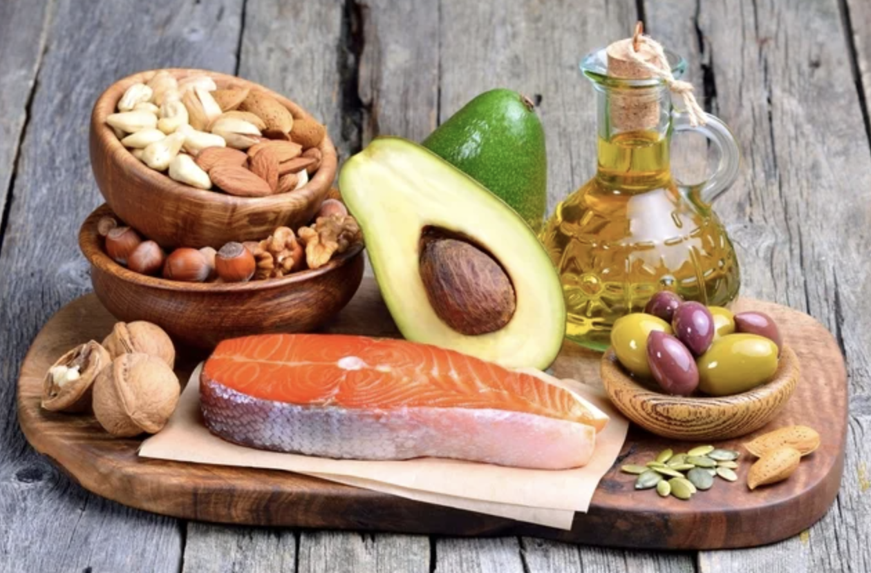 Folhas Verdes Escuras (Couve, Espinafre): Vitaminas A, C e E para Renovação Celular - inspiração 1