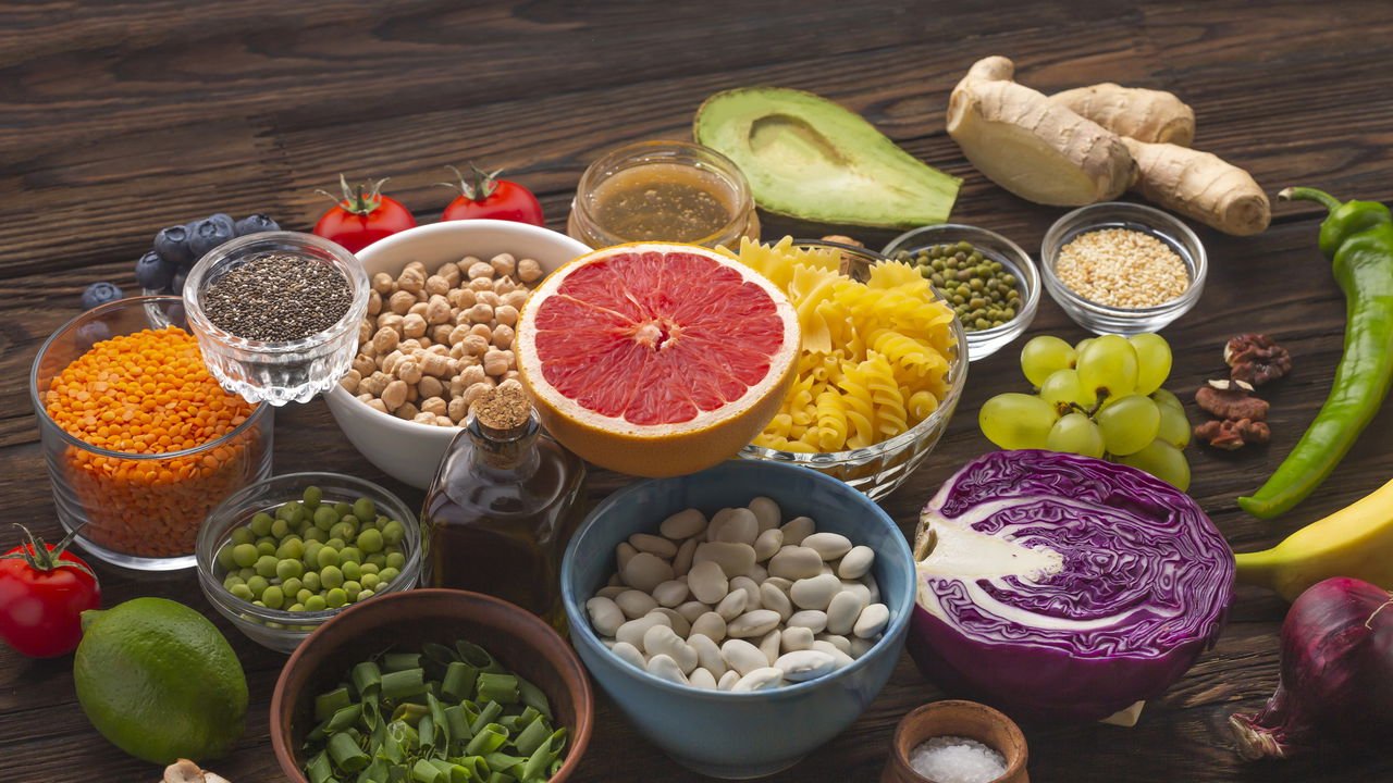 Folhas Verdes Escuras (Couve, Espinafre): Vitaminas A, C e E para Renovação Celular - inspiração 2