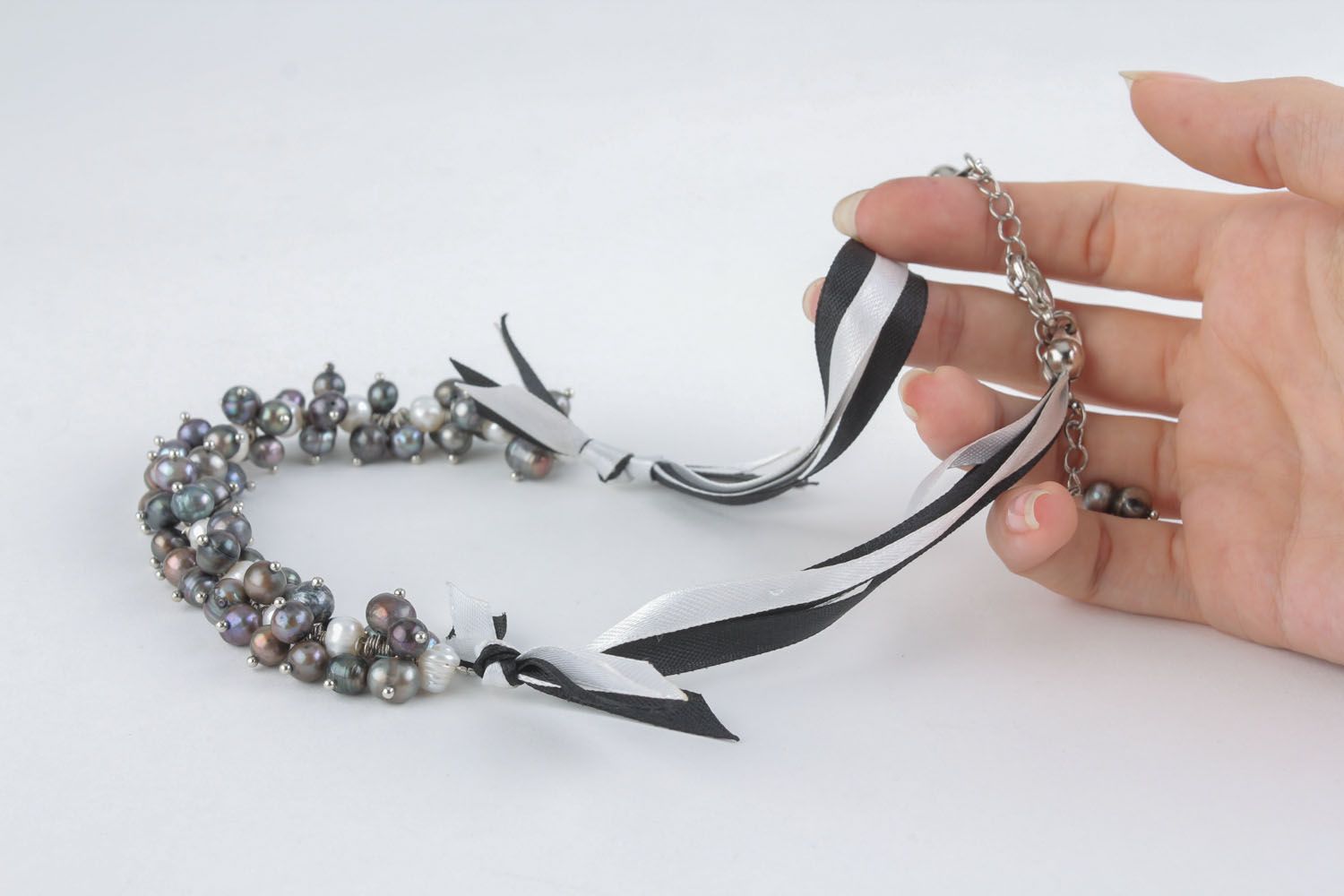 Como Inserir as Pérolas na Fita com Segurança - inspiração 2