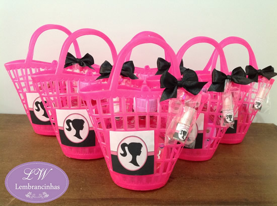 Escolhendo Materiais Chave: Do Papel ao Acrílico com Charme - inspiração 1