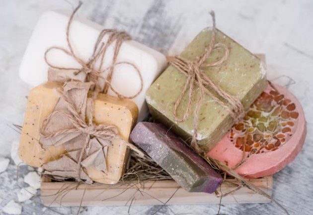 Sérum Facial Noturno com Óleo de Rosa Mosqueta: Combate Rugas e Manchas com Poder Natural - inspiração 2