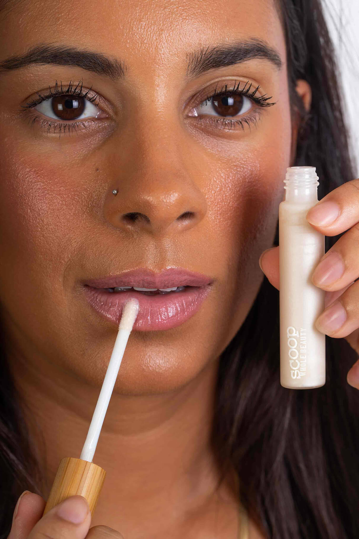 Gloss Natural para Ocasiões Especiais: Elegância Discreta - inspiração 1