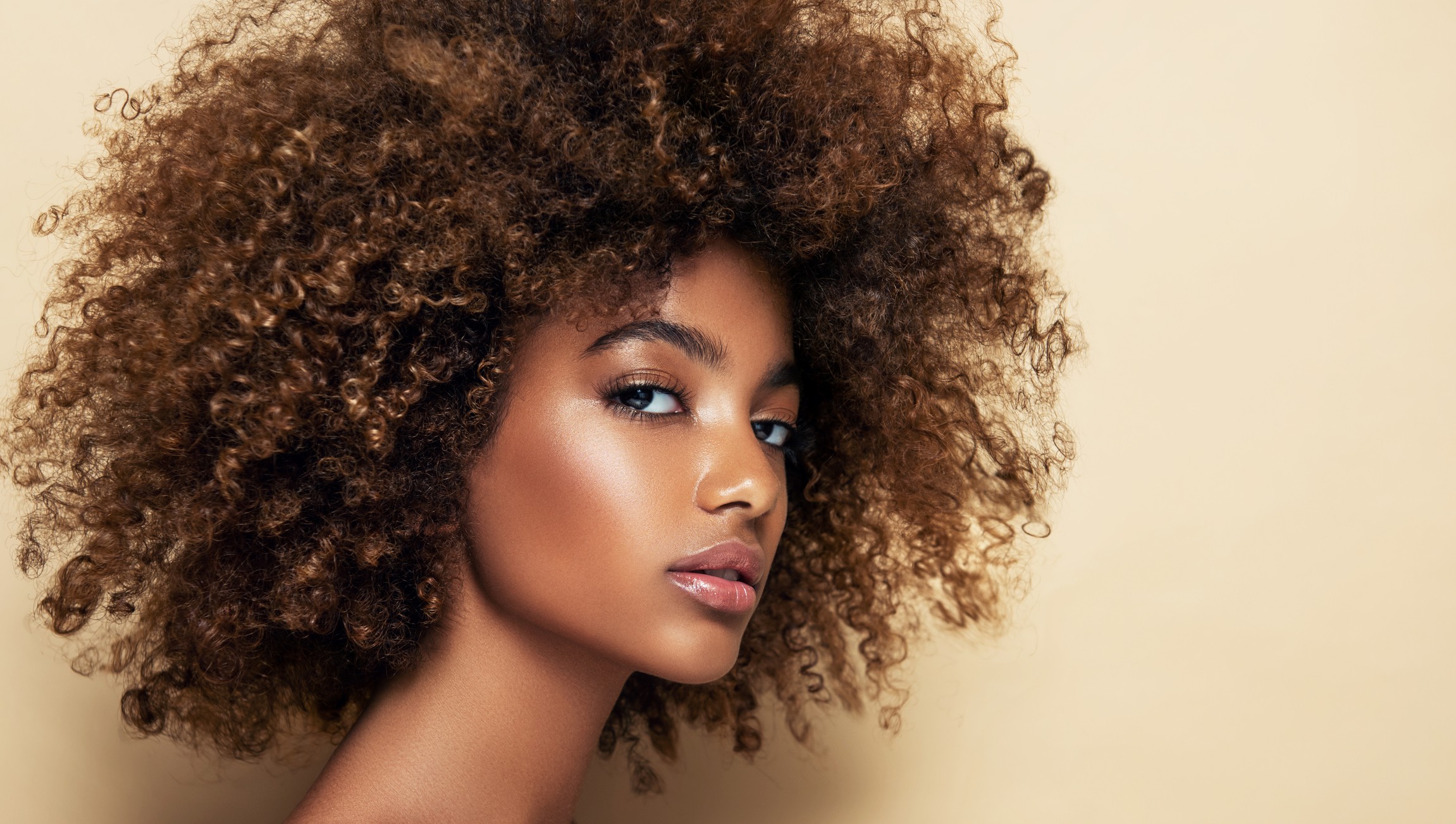 Olhos Que Contam Histórias: Delineados e Sombras Que Levantam - inspiração 2