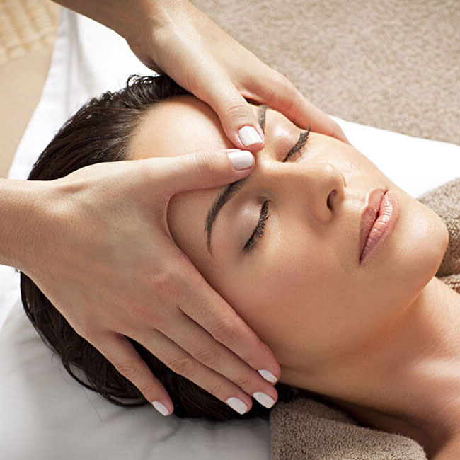 Técnicas Fundamentais de Massagem Facial Para Fazer em Casa - inspiração 2