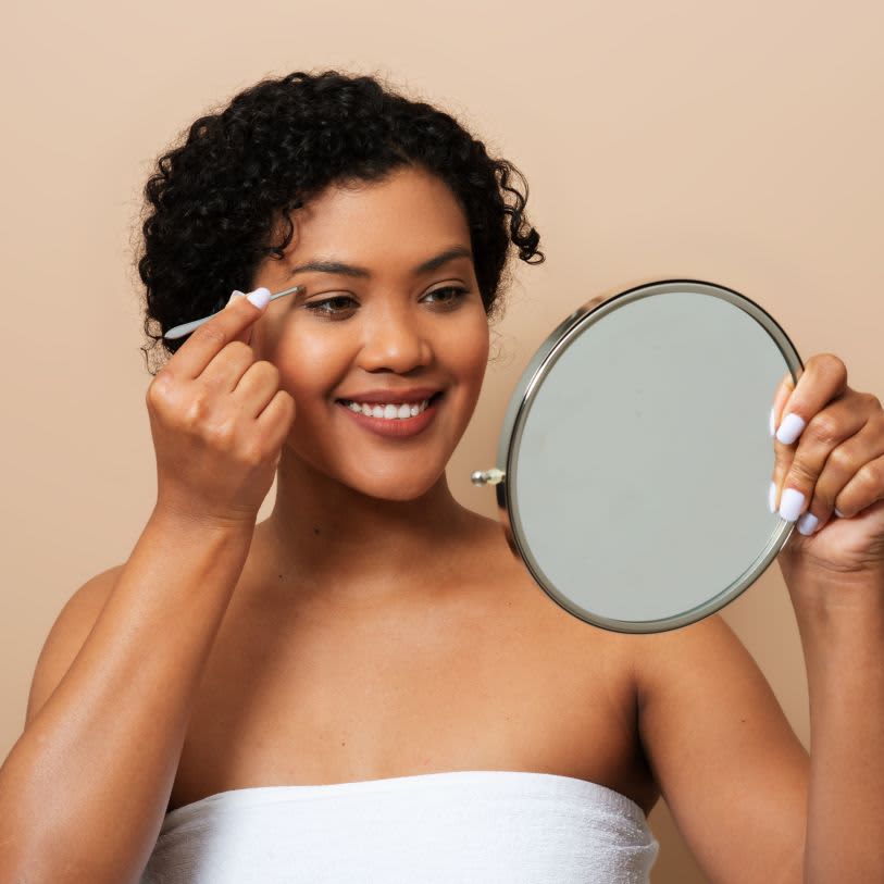 Cores Vibrantes e Acabamentos Inesperados nas Unhas - inspiração 2