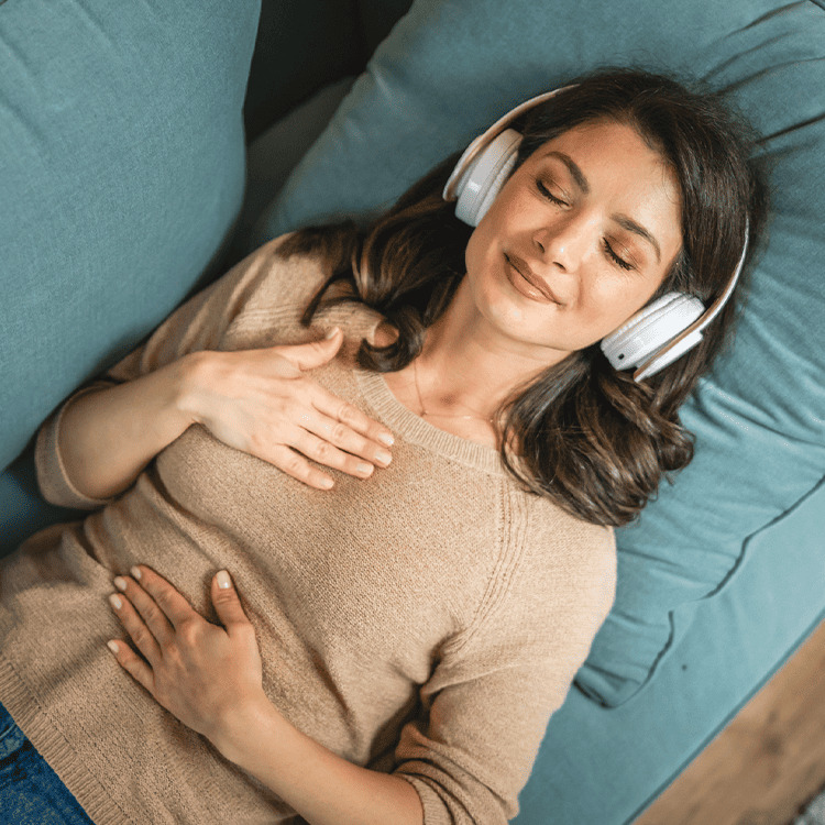 Yoga Restaurativo: Movimento Suave para Corpo e Mente - inspiração 1