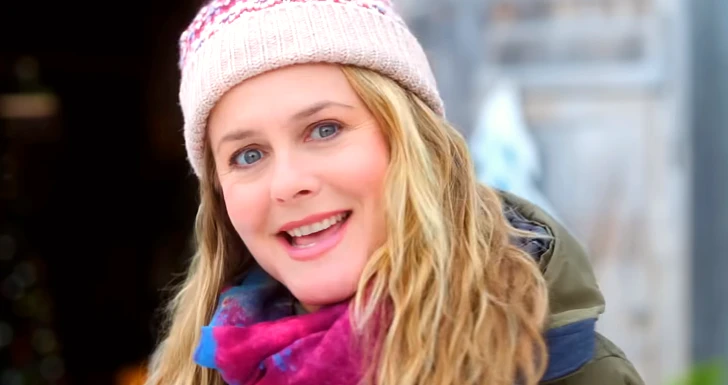 A Evolução da Carreira de Alicia Silverstone: De Ícone Teen a Atriz Versátil