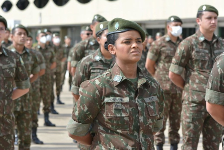 alistamento militar feminino obrigatório