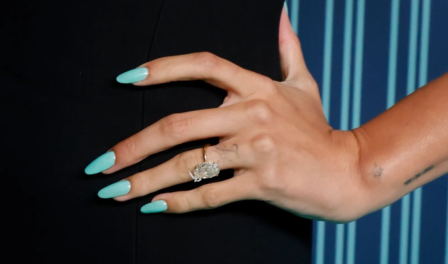 5 ideias de títulos:
1. Anel de Unha: O Acessório Perfeito para Elevar suas Fotos de Nail Art
2. Guia Completo: Como Usar Anéis de Unha no Dia a Dia e em Ocasiões Especiais
3. Tendências em Anéis de Unha: Modelos Que Vão Dominar 2024
4. Onde Comprar Anéis de Unha: As Melhores Lojas Online e Dicas de Compra
5. Anel de Unha vs. Unha Postiça: Qual a Melhor Opção para Você?