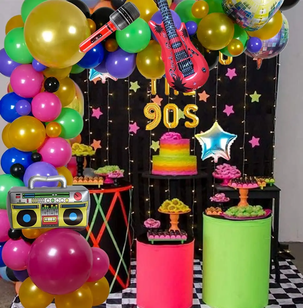 decoração dourada para festa de 90 anos