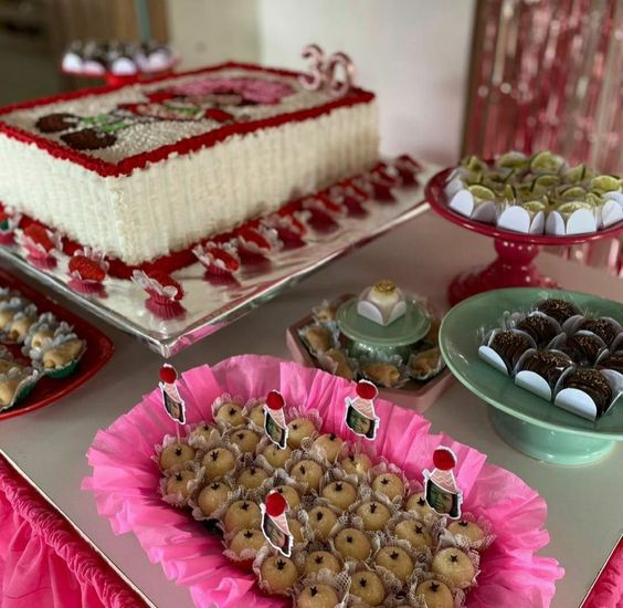 decoração dourada para festa de 90 anos