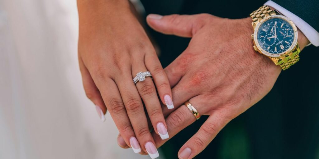 quanto custa um aparador de aliança em ouro 18k com diamantes