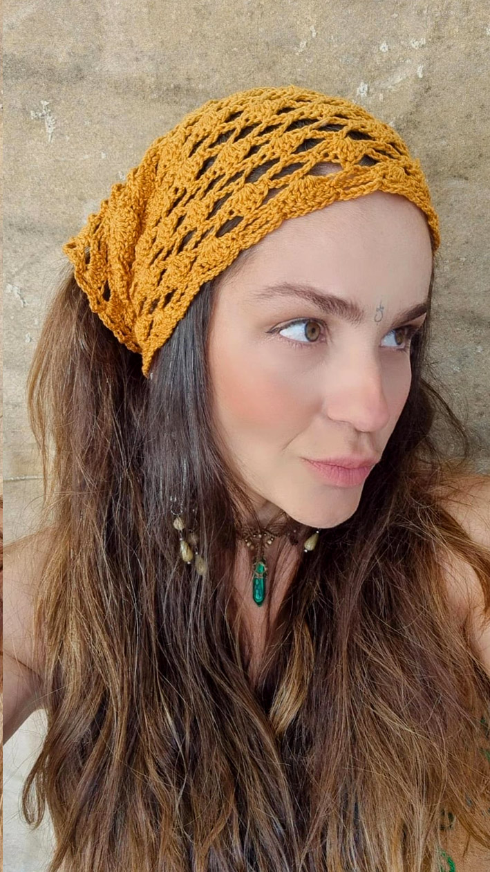 Bandana de crochê com flores (Granny Squares)