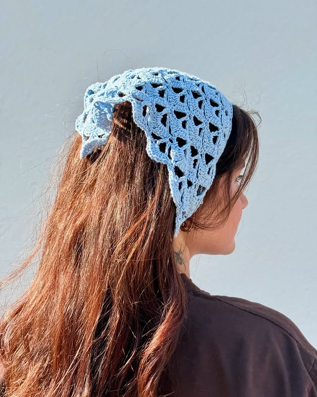 Bandana de crochê com amarrações