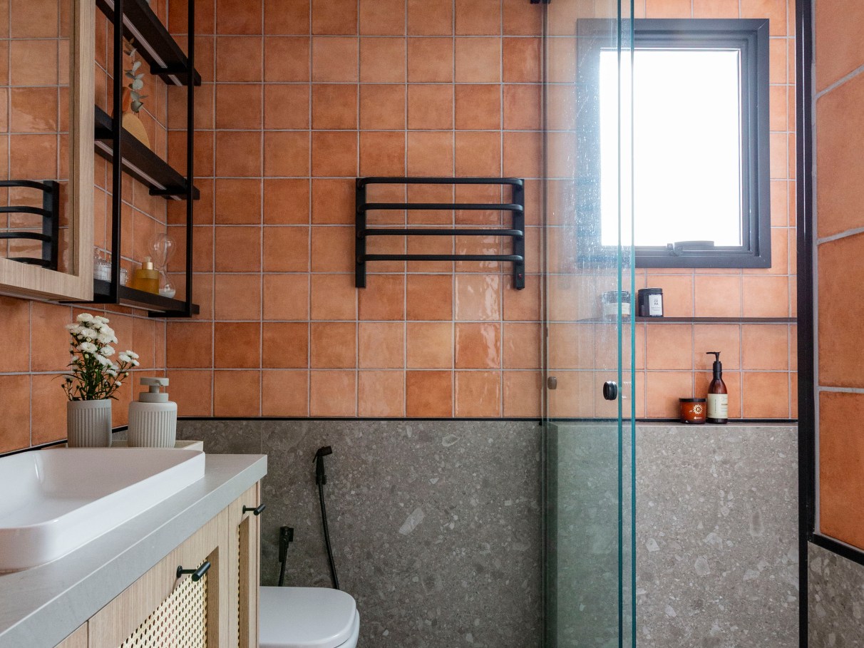 banheiro com piso de granilite