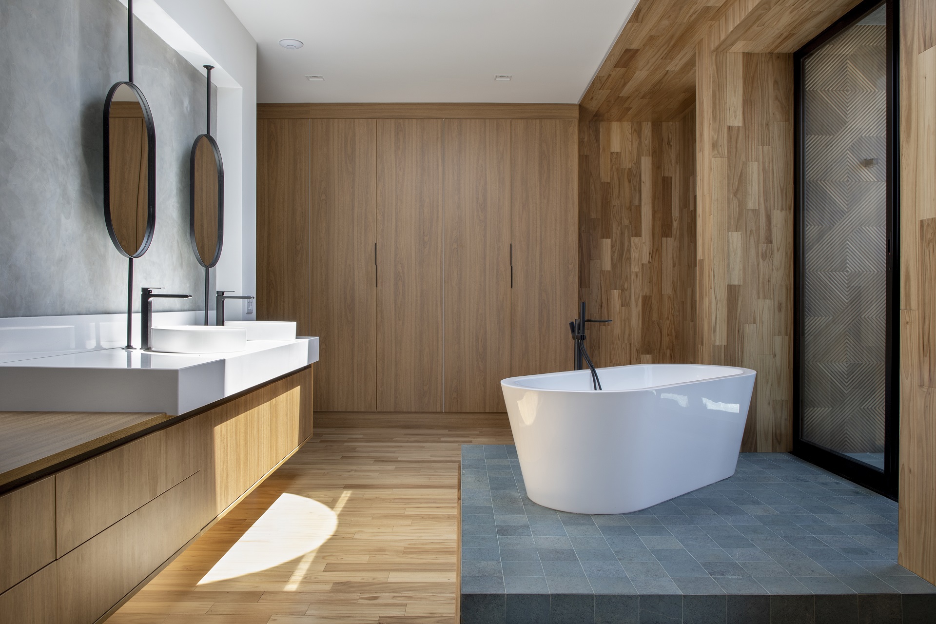 inspiração banheiro pequeno terracota