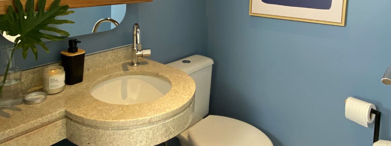 erros ao decorar banheiro pequeno terracota