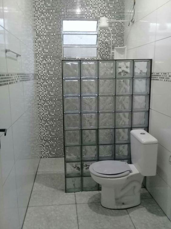 banheiro pequeno tijolo de vidro