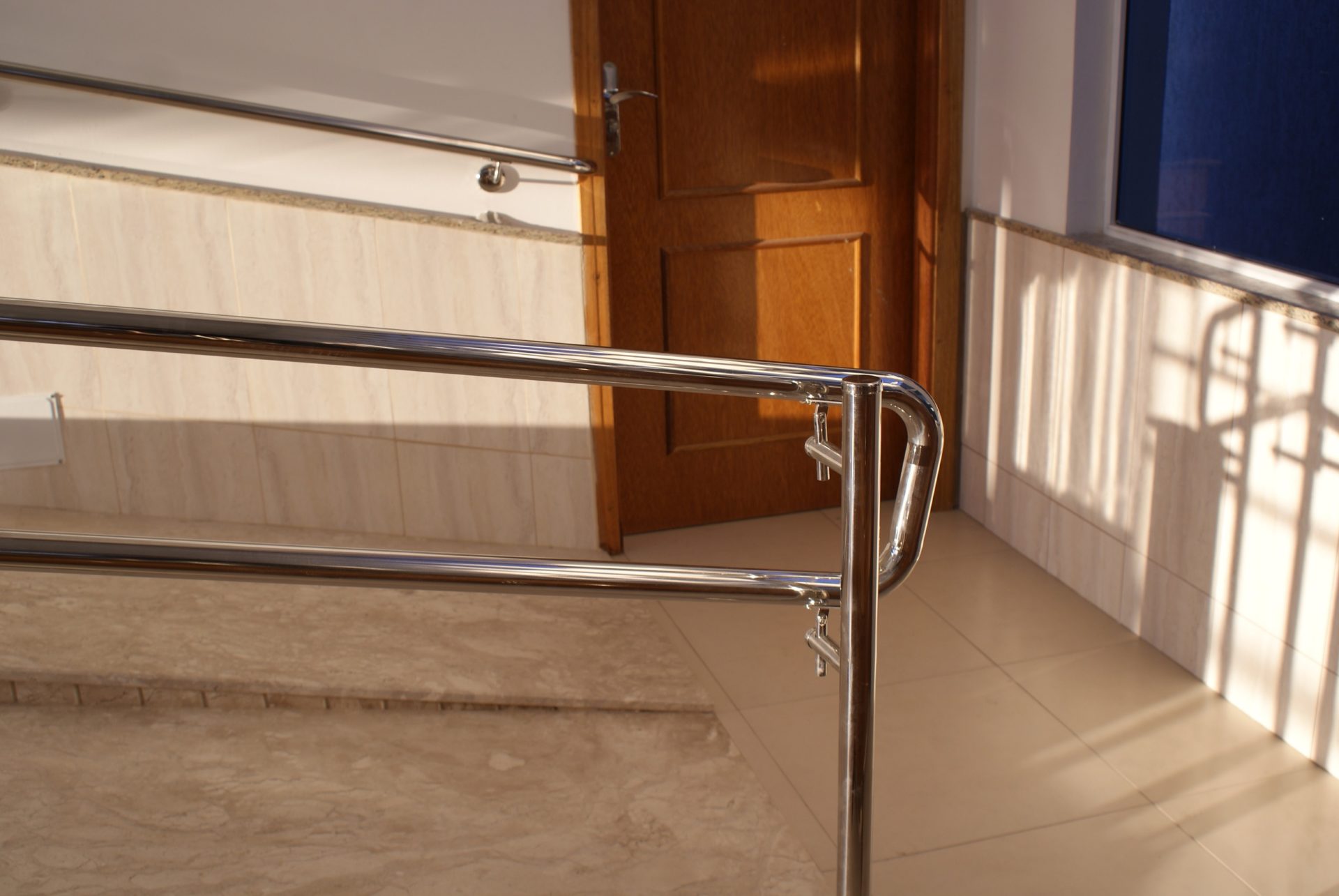 barra de apoio inox ou aluminio qual escolher