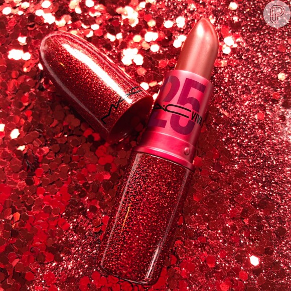 5 ideias de títulos:
1. Guia Completo: Como Escolher o Batom com Glitter Perfeito para Você
2. Tendências de Batons com Glitter: Do Matte ao Glossy
3. Batons com Glitter de Longa Duração: Dicas e Melhores Opções
4. Como Usar Batom com Glitter: Tutoriais e Inspirações
5. Batons com Glitter: A Evolução dos Efeitos Especiais em Maquiagem