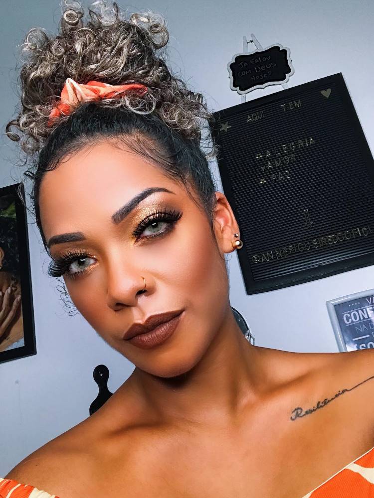 Segredos para um Batom Escuro Impecável: Dicas de Aplicação e Durabilidade