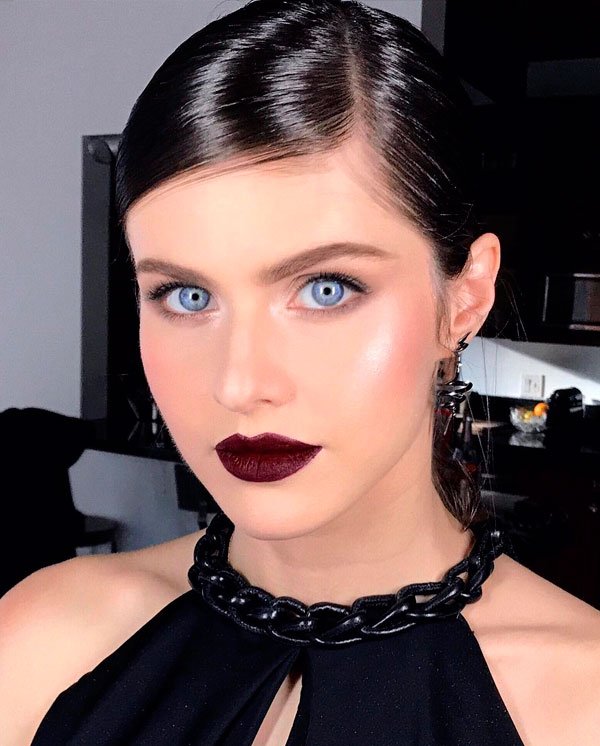 Batom Matte vs. Brilhante: Qual o Melhor para Batons Escuros?