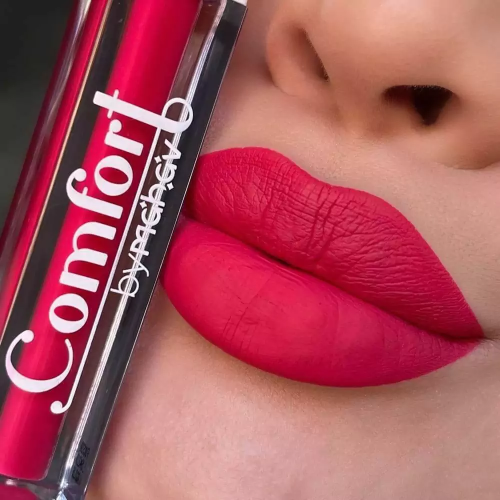 Batom fúcsia matte vs. cremoso: qual o melhor para você?