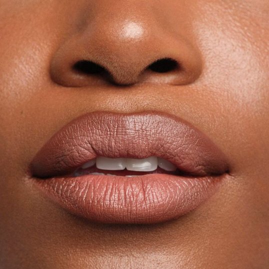Guia Completo: Como Escolher o Batom Lápis Ideal para Seu Tipo de Lábio