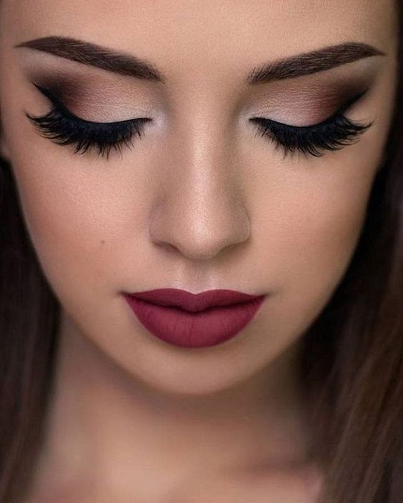 Maquiagem de noiva: Tendências de cores e acabamentos de batom para 2024/2025