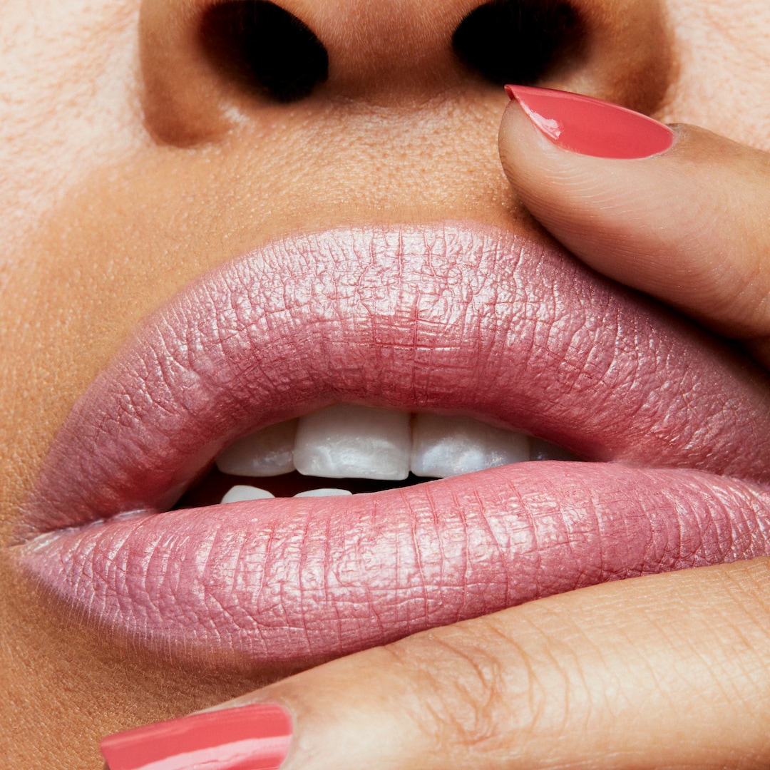 Batom Rosa Cintilante vs. Batom Matte: Qual Escolher para Cada Ocasião?