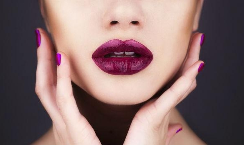 Guia Completo: Batom Roxo para Cada Tom de Pele Negra