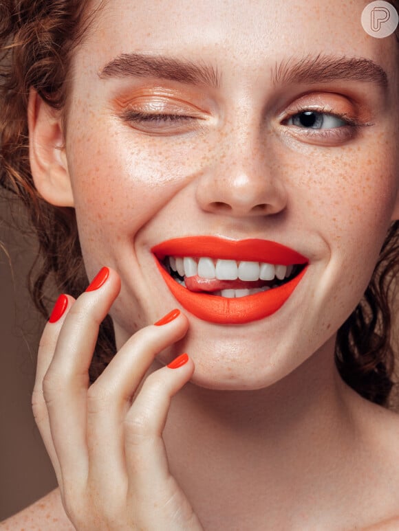 batom vermelho alaranjado