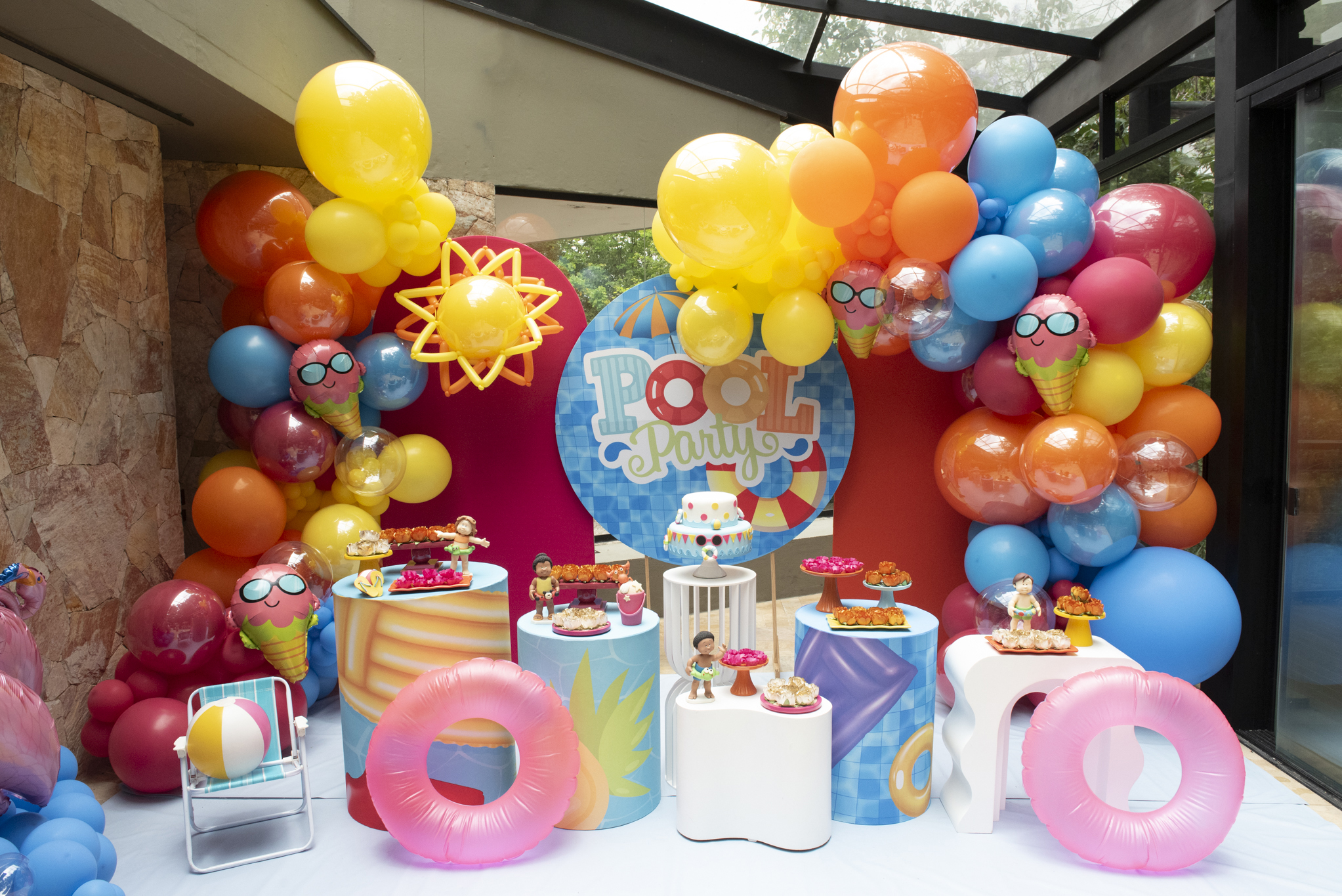 Decoração de Natal: Ideias com Bolinhas Azuis para Sua Árvore