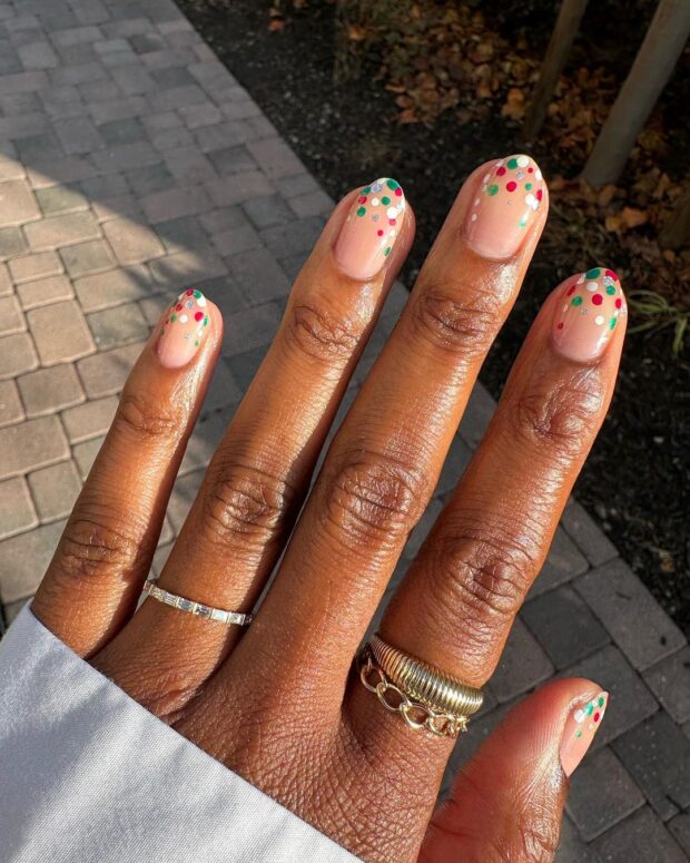 O que são bolinhas na pele perto da unha