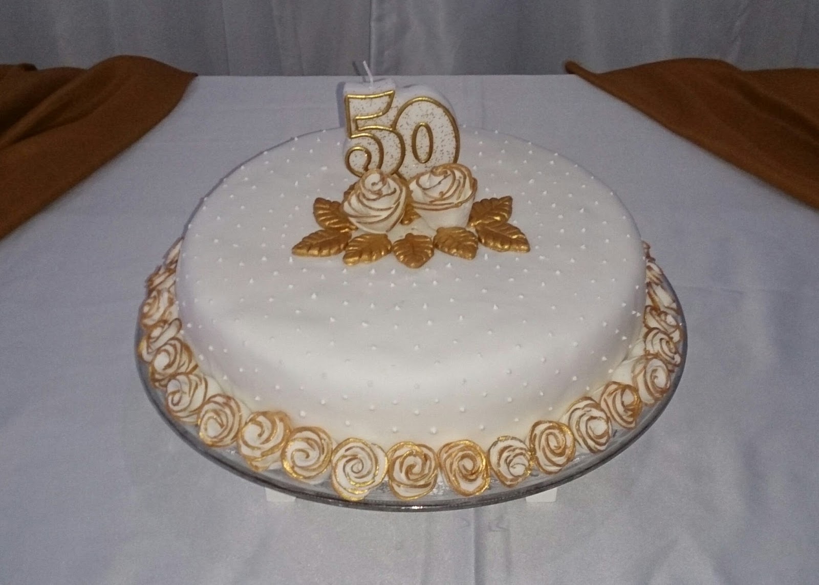 bolo 50 anos feminino com flores