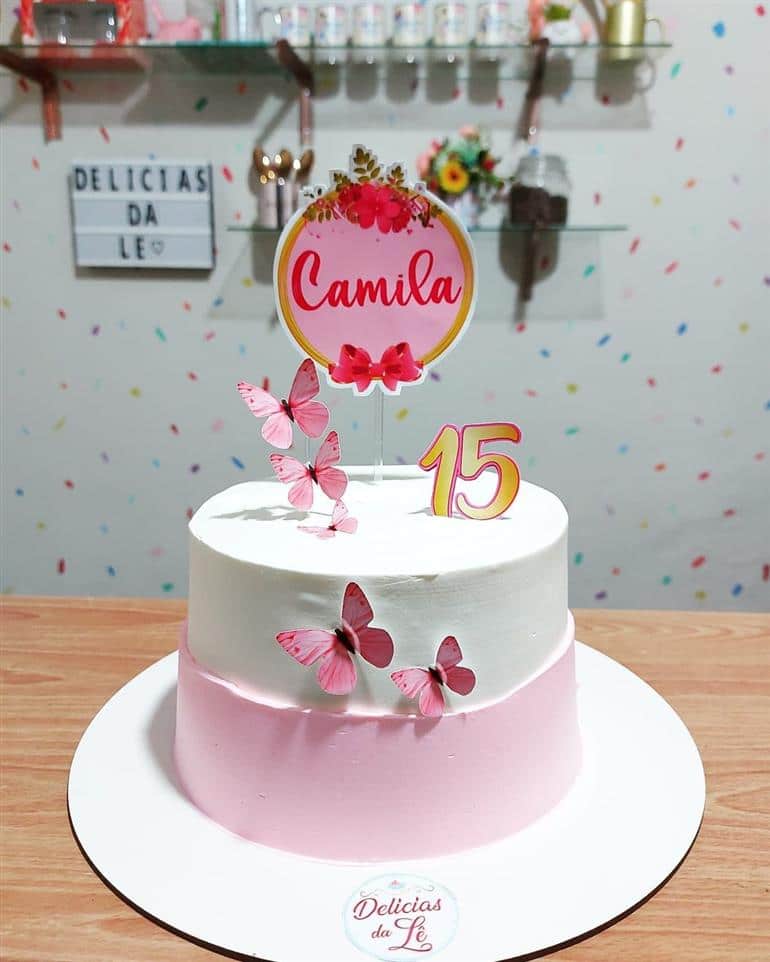bolo de 15 anos simples vs bolo elaborado