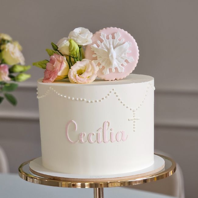 bolo batizado com flores