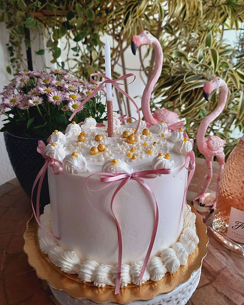 bolo feminino com drip cake