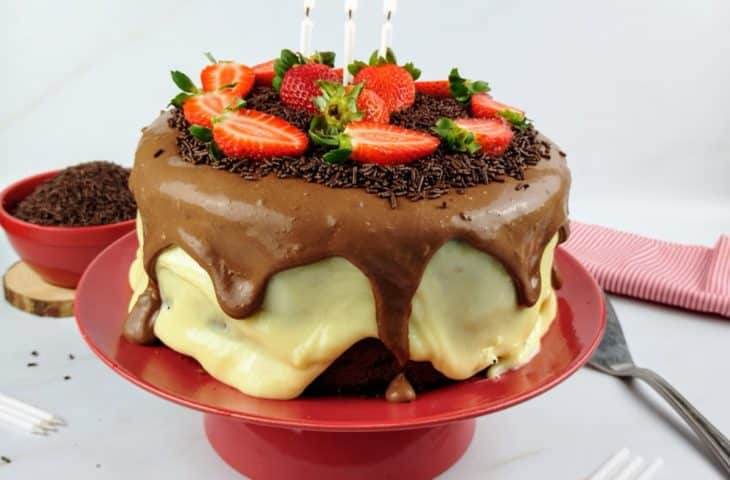 Bolo feminino simples e elegante