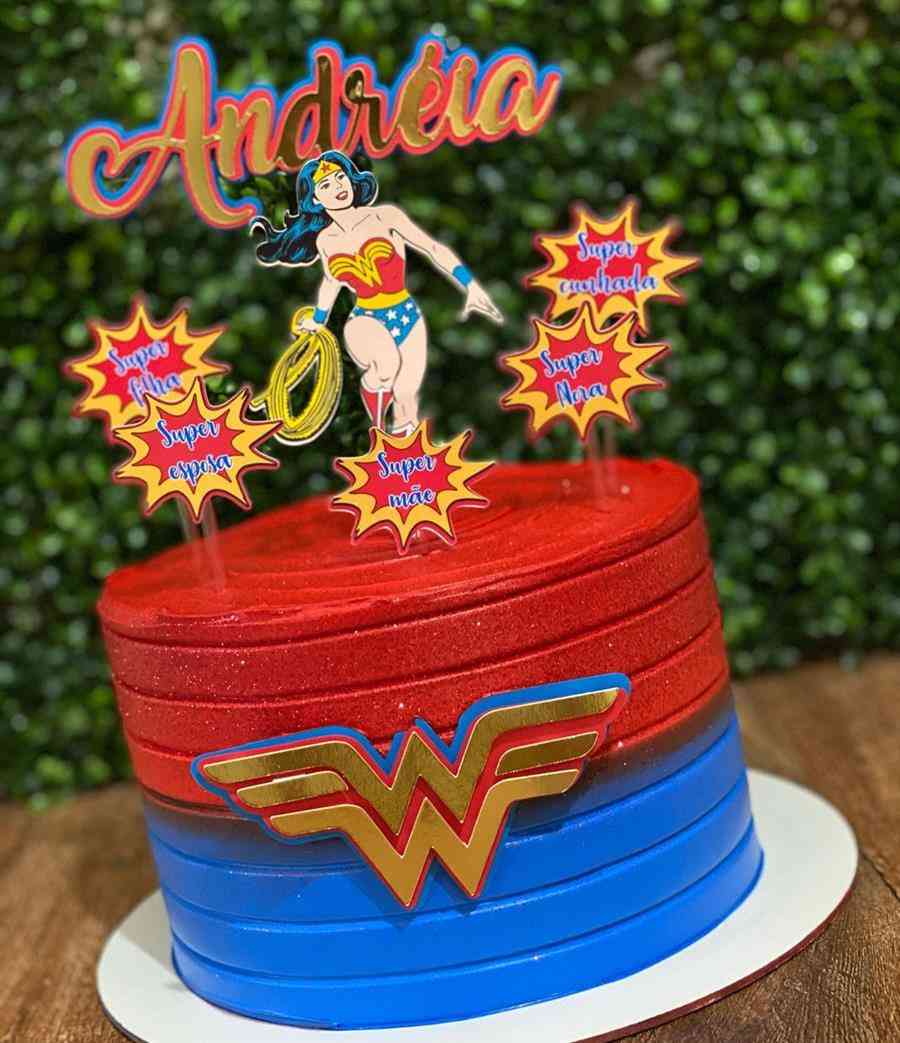 bolo feminino vermelho e branco