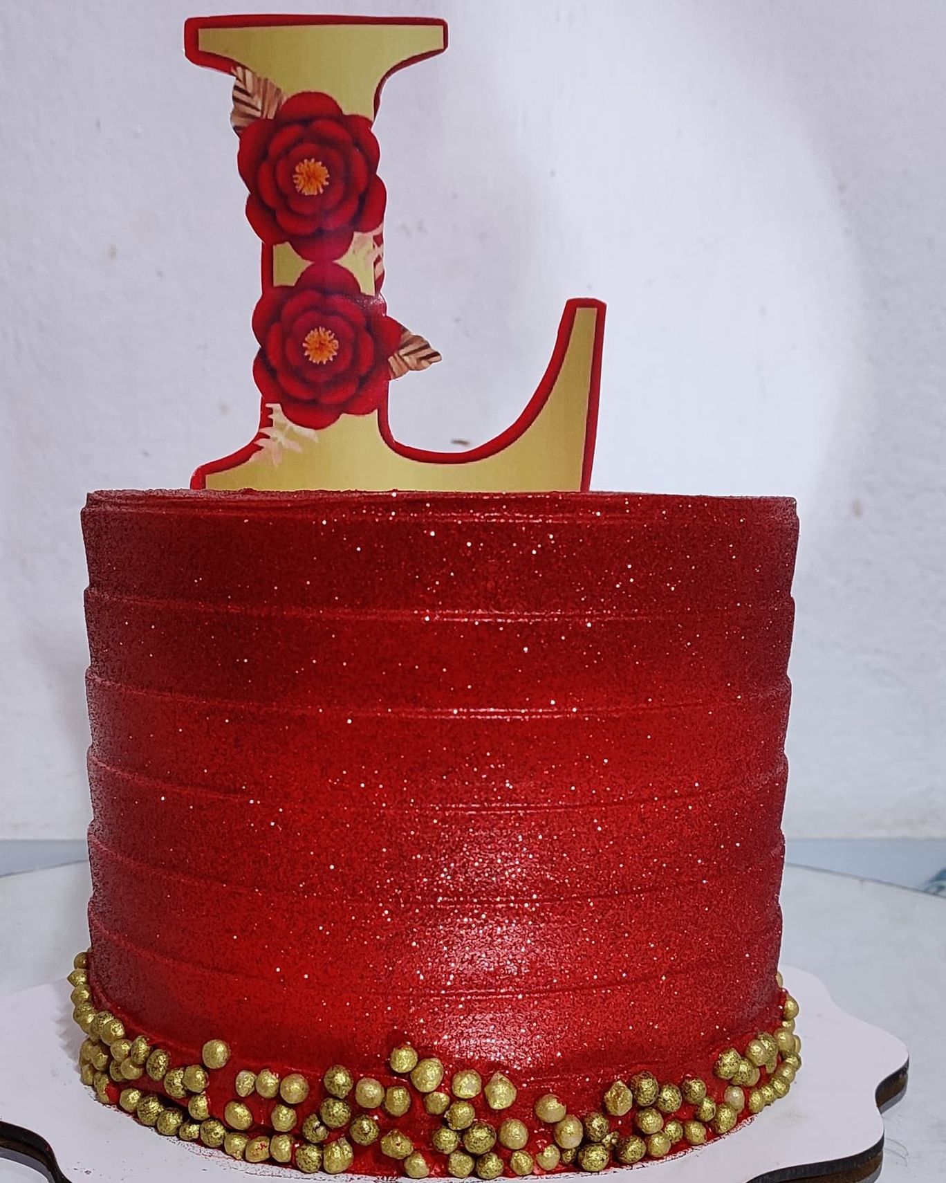 bolo feminino vermelho para aniversário