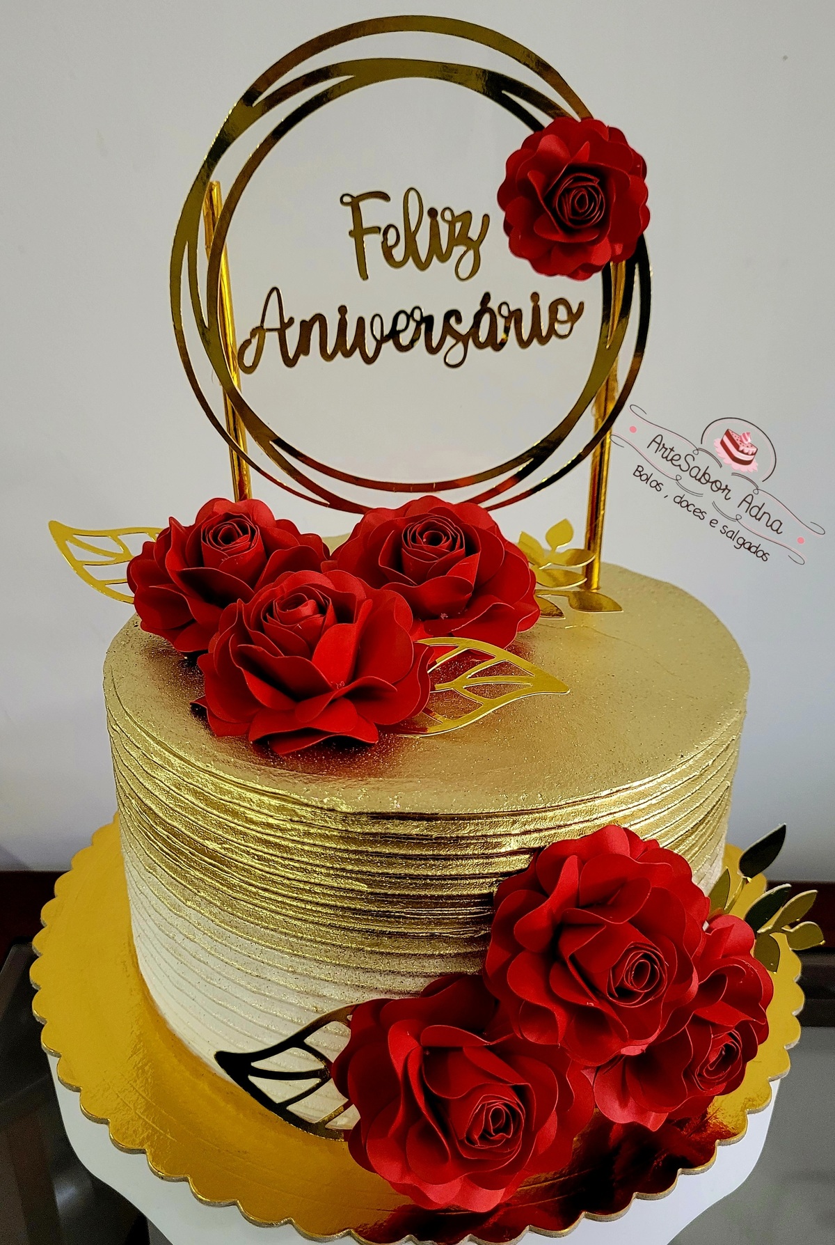 bolo feminino vermelho para aniversário