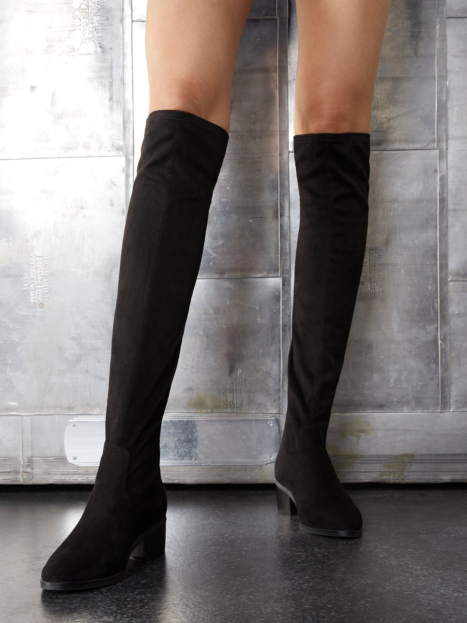 Cuidados Essenciais para Manter Sua Bota Over The Knee de Couro ou Camurça