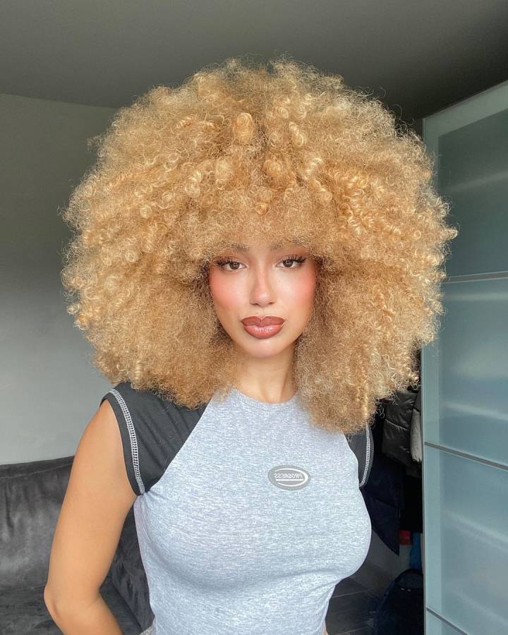 quanto custa um corte de cabelo cacheado com franja