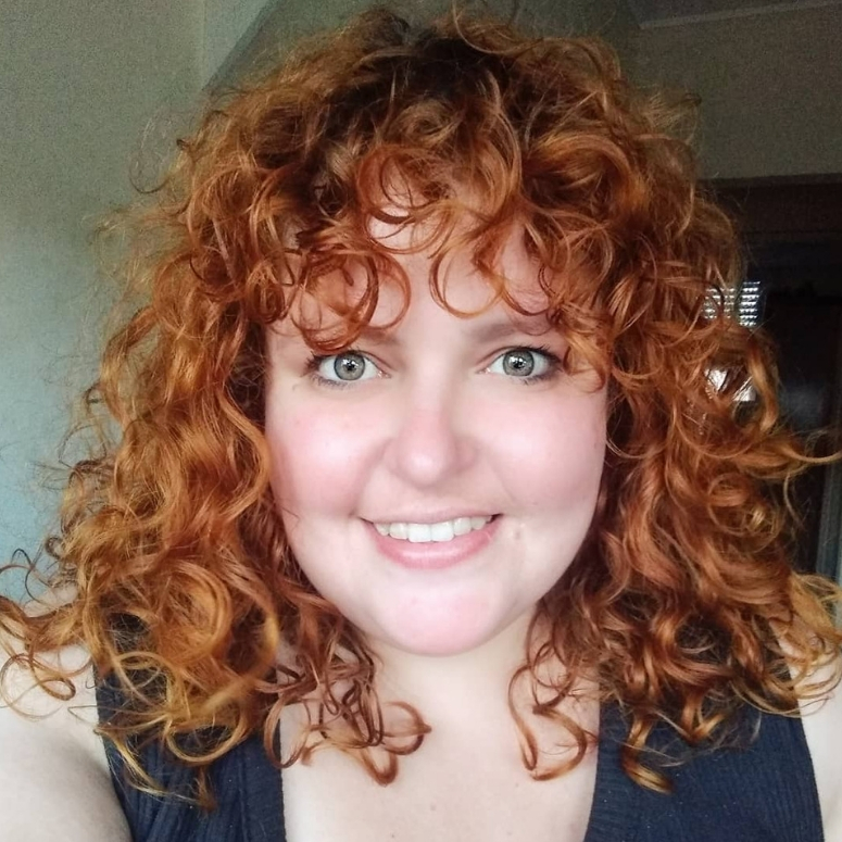 erros comuns ao cortar franja cacheada