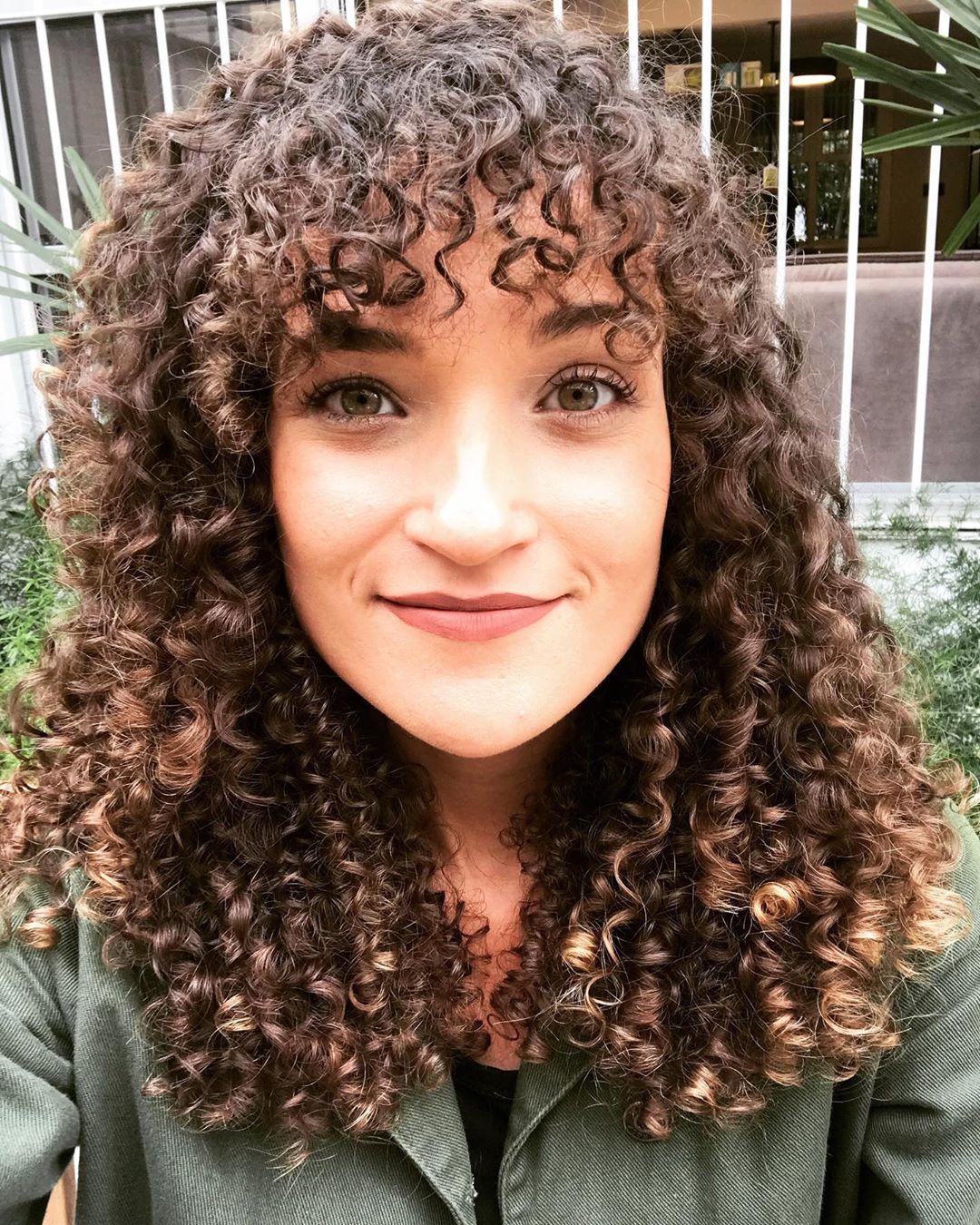 erros comuns ao cortar franja cacheada