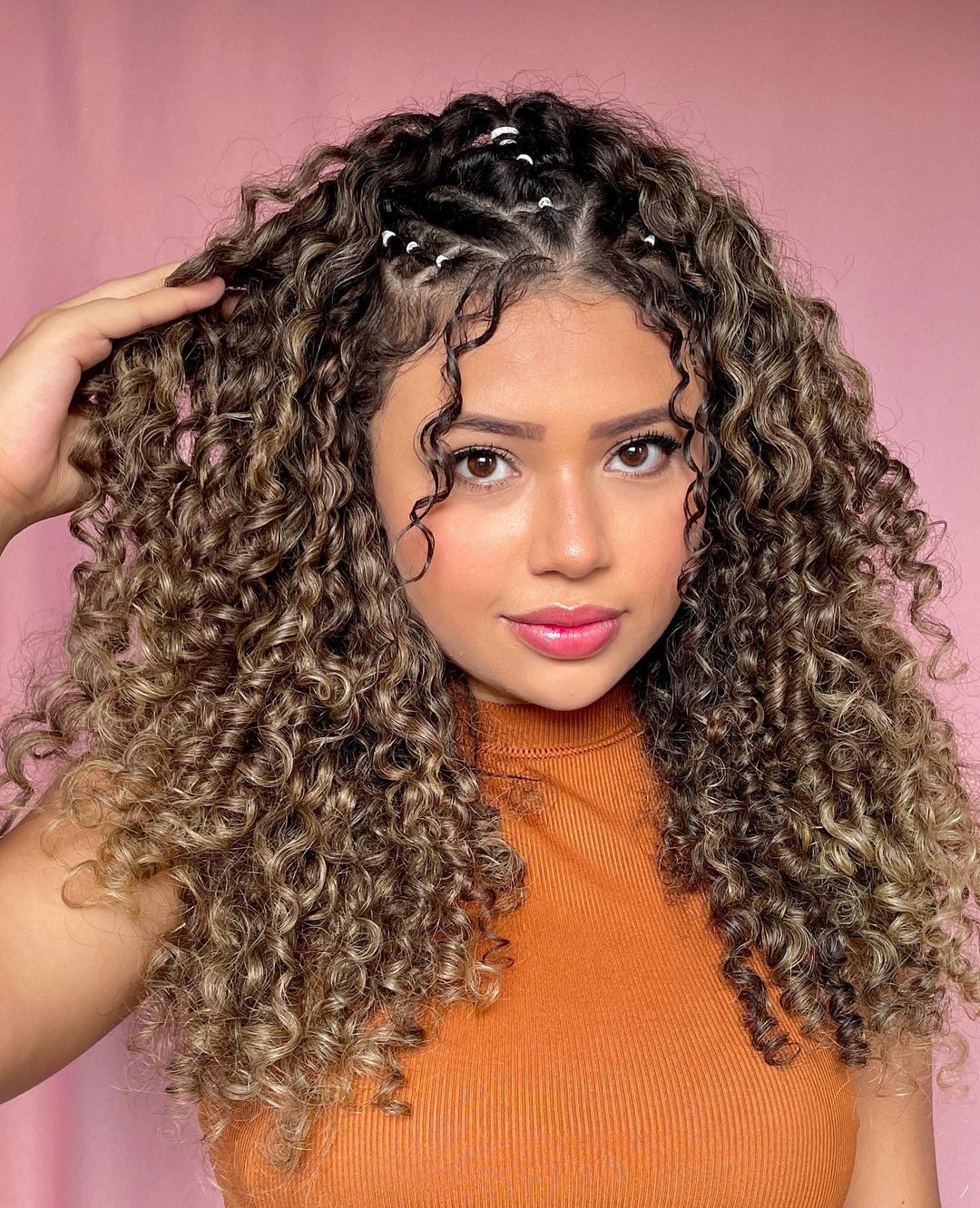 corte em camadas ou reto para cabelo cacheado comprido