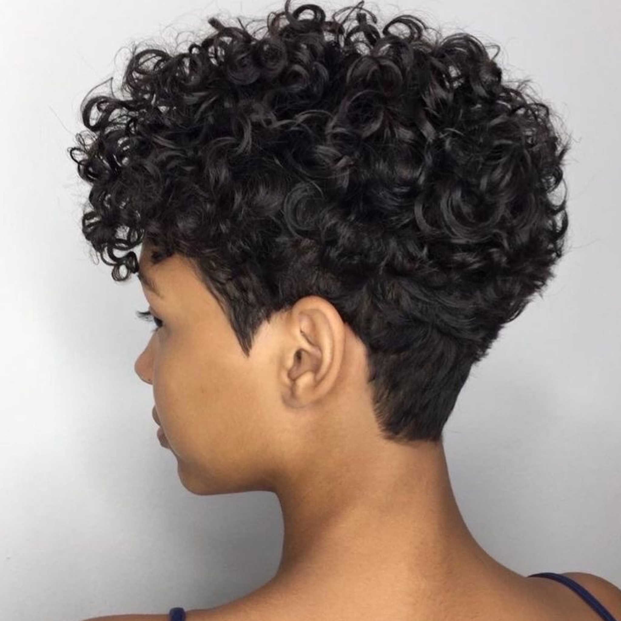 corte para cabelo cacheado volumoso