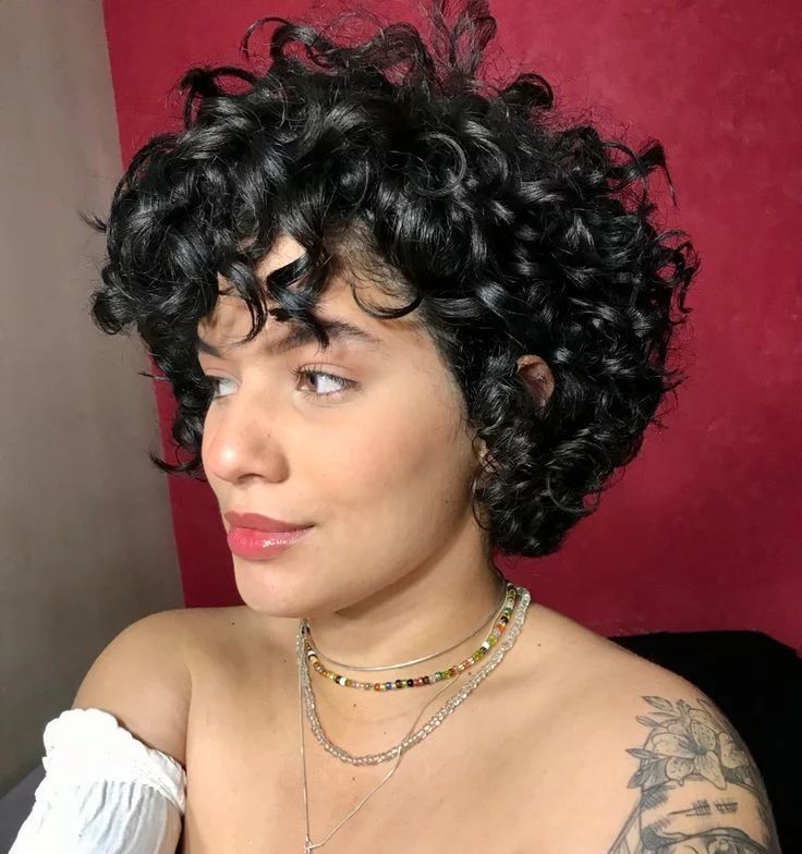 corte em camadas cabelo cacheado curto