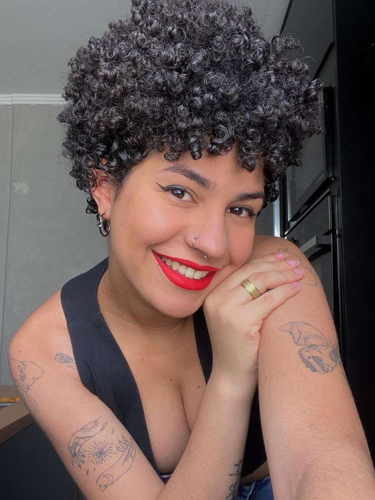 quanto custa um corte de cabelo cacheado curto